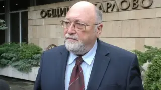 Ал. Йорданов: Със своите аматьорски изпълнения лидерите на ПП-ДБ постлаха килимчето пред парламентарните порти на...