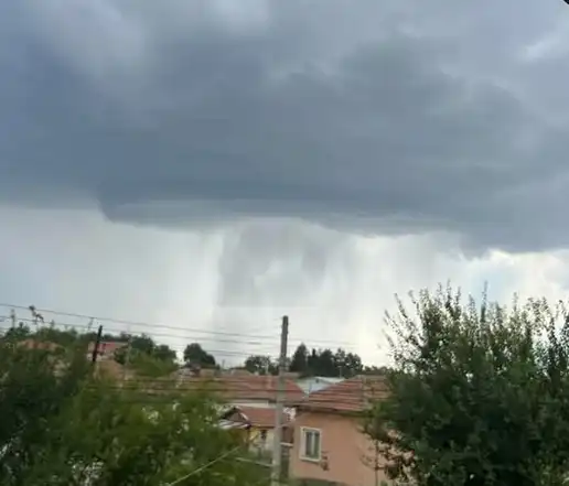 Буря със зверска градушка помете наш град Видео