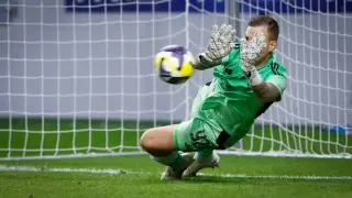 Върза мача в кърпа и се нареди сред великаните! Видео