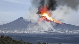 Какво ще се случи, ако "заспалият" Везувий се събуди? Цяла Европа е под заплаха Снимки