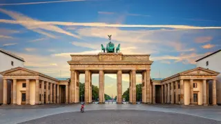 Берлин се стяга за военно положение