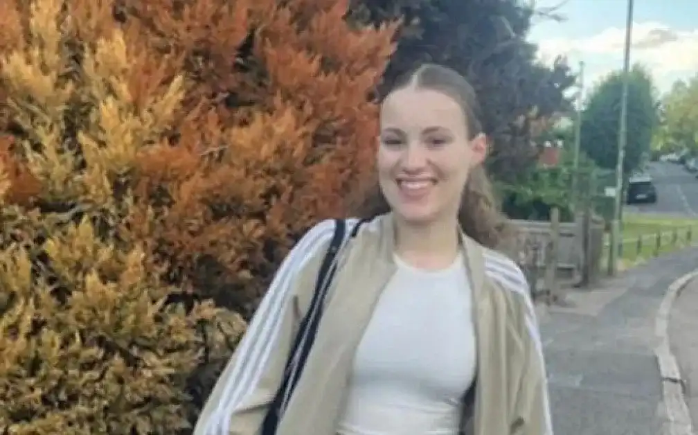 Четирима студенти се качиха в кола и се забиха в сграда със 150 километра в час