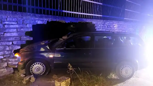 Невиждан екшън с българска кола и мигранти в Гърция Снимки