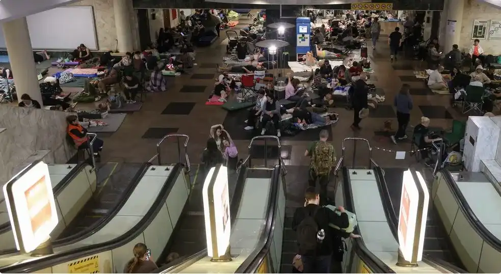 Метрото все по-често е единственото убежище за жителите на Киев при засилващите се руски атаки
