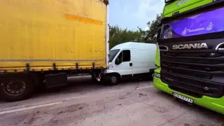 Верижна катастрофа с тирове и кола край Винище