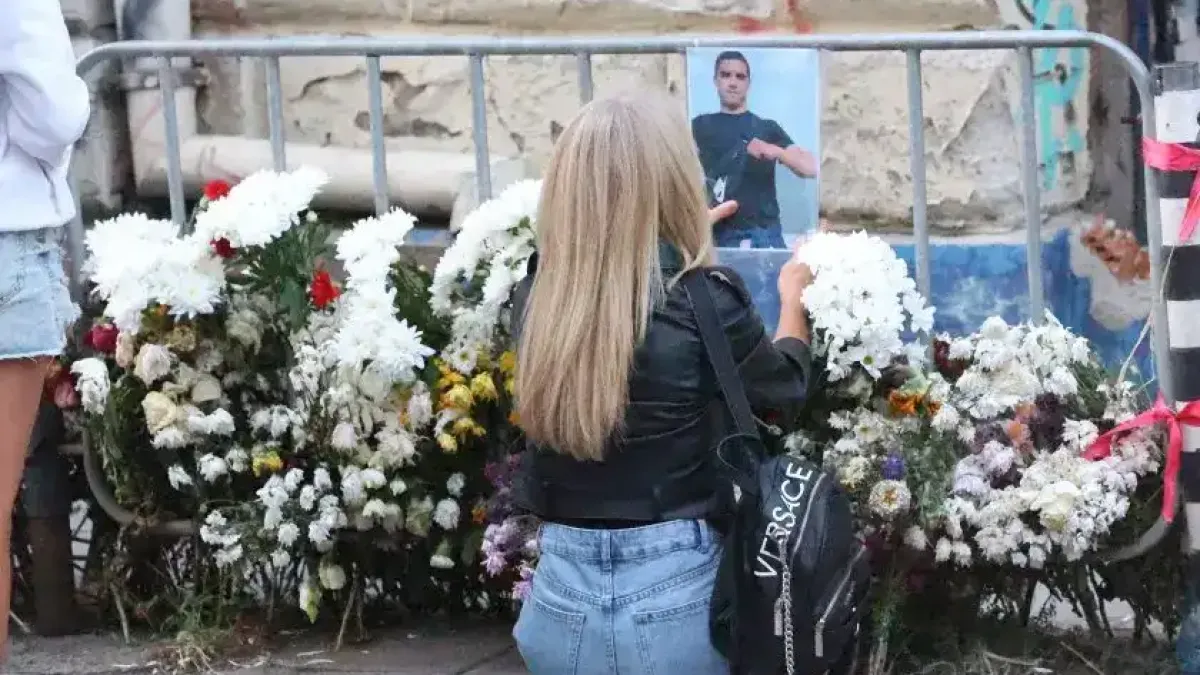 Родители на убити деца изригнаха пред Съдебната палата заради Дебора: Това е гавра с паметта!