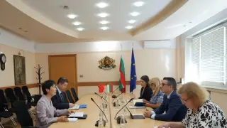 Министър Дилов и посланикът на Китай обсъдиха възможностите за насърчаване на двустранната търговия
