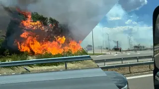 Продължава пожарът между Виноградец и Карабунар