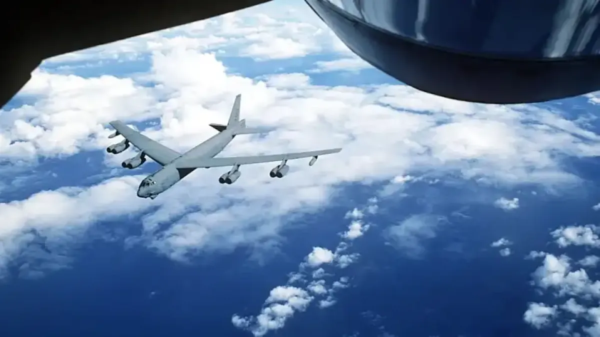 Пилот спаси 76 души при разминаване на косъм с бомбардировач B-52 в САЩ