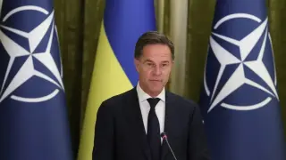 Рюте към страните от НАТО: Купувайте повече оръжия от САЩ за Украйна