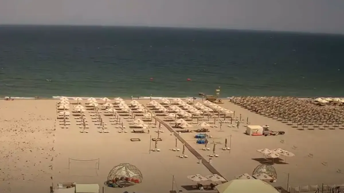 Рядко явление прогони румънците от плажа, водата в морето падна до 13 градуса