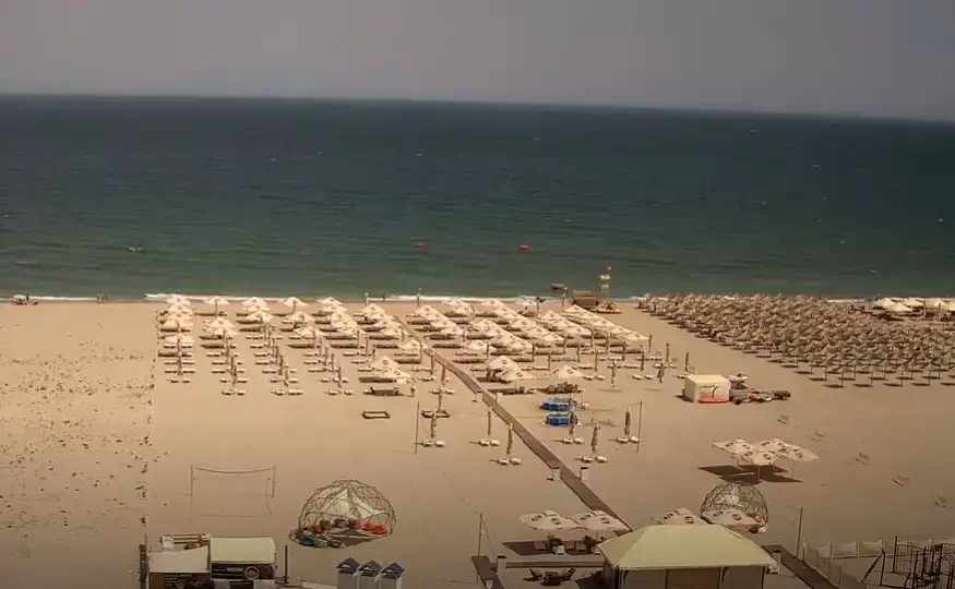 Рядко явление прогони румънците от плажа, водата в морето падна до 13 градуса