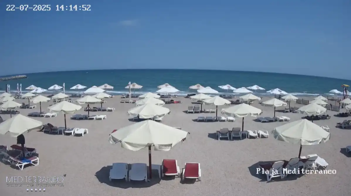 Рядко явление прогони румънците от плажа, водата в морето падна до 13 градуса