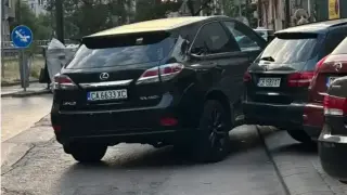 „Паркирал тип мутра“: Потребител обвини Кирил Петков в нарушение в центъра Снимки