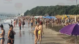 Неофициален рекорд в Бургас. Слънцето още не изгряло, а на плажа...