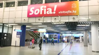 Да ти приседне! Панделиева се хвана за главата от най-скъпото летище в света