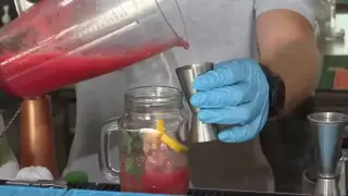 Барман от „Албена” изненада, ето за какви коктейли умират туристите