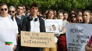 Студенти отново на протест заради високите такси