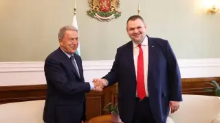 Пеевски се срещна с генерал Хулуси Акар, председател на комисията по отбрана на Меджлиса