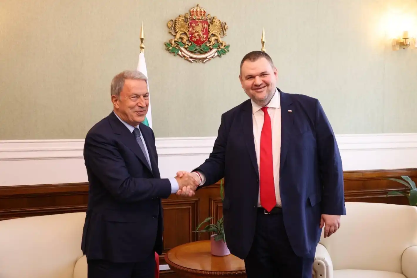 Пеевски се срещна с генерал Хулуси Акар, председател на комисията по отбрана на Меджлиса