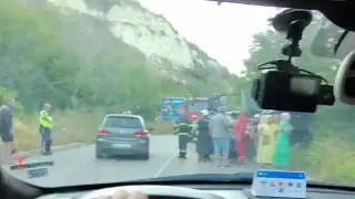 Автобус с туристи се обърна до Кранево Видео