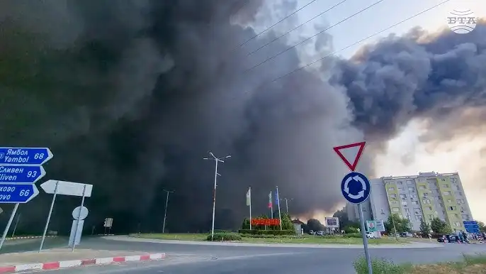 Проговори собственикът на пламналия завод в Средец Видео