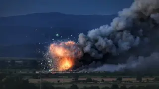 Болка, тишина и две експертизи: Какво не знаем за трагедията в склада за пиротехника?