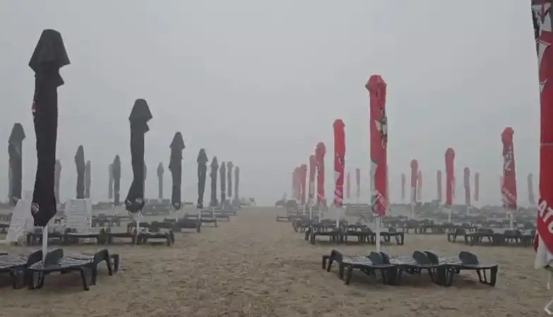 Невиждана мъгла забули плажовете на Черно море в Румъния Видео