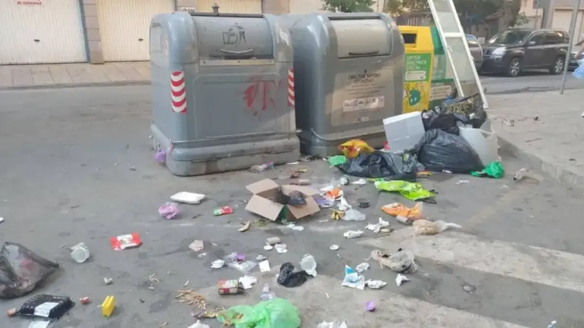 Докъде се докараха: Хората в центъра на Варна не смеят да си отворят прозорците