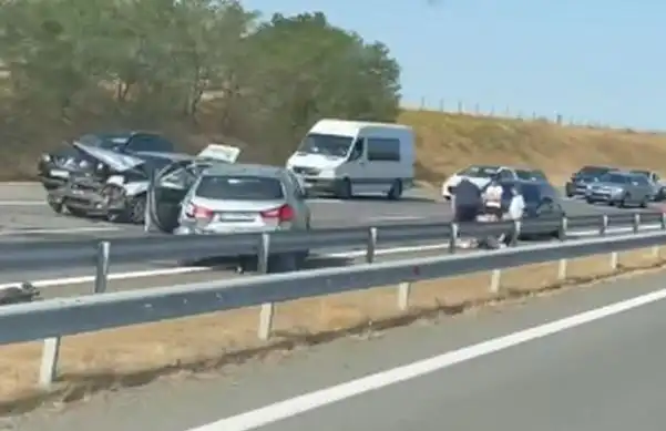 Ад на АМ "Тракия": Верижна катастрофа блокира магистралата, АПИ с извънредни мерки Снимки
