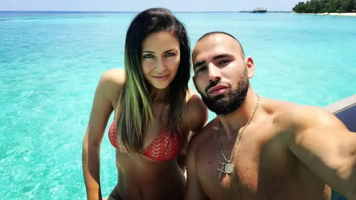 Гръм в рая: Наско Месечков се скара с жена си на плажа заради... Снимки 18+