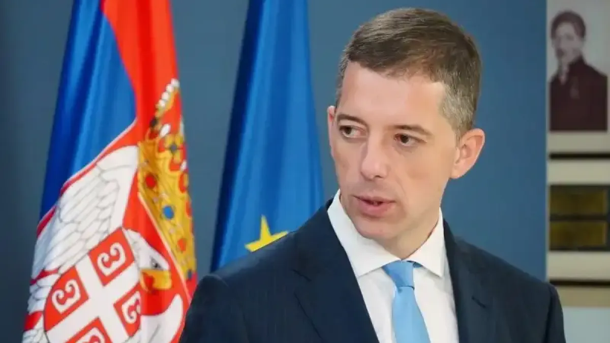 Шок в Сърбия: Нападнаха външния министър Марко Джурич пред трите му малки дъщери