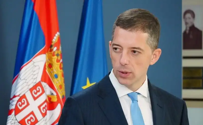 Шок в Сърбия: Нападнаха външния министър Марко Джурич пред трите му малки дъщери