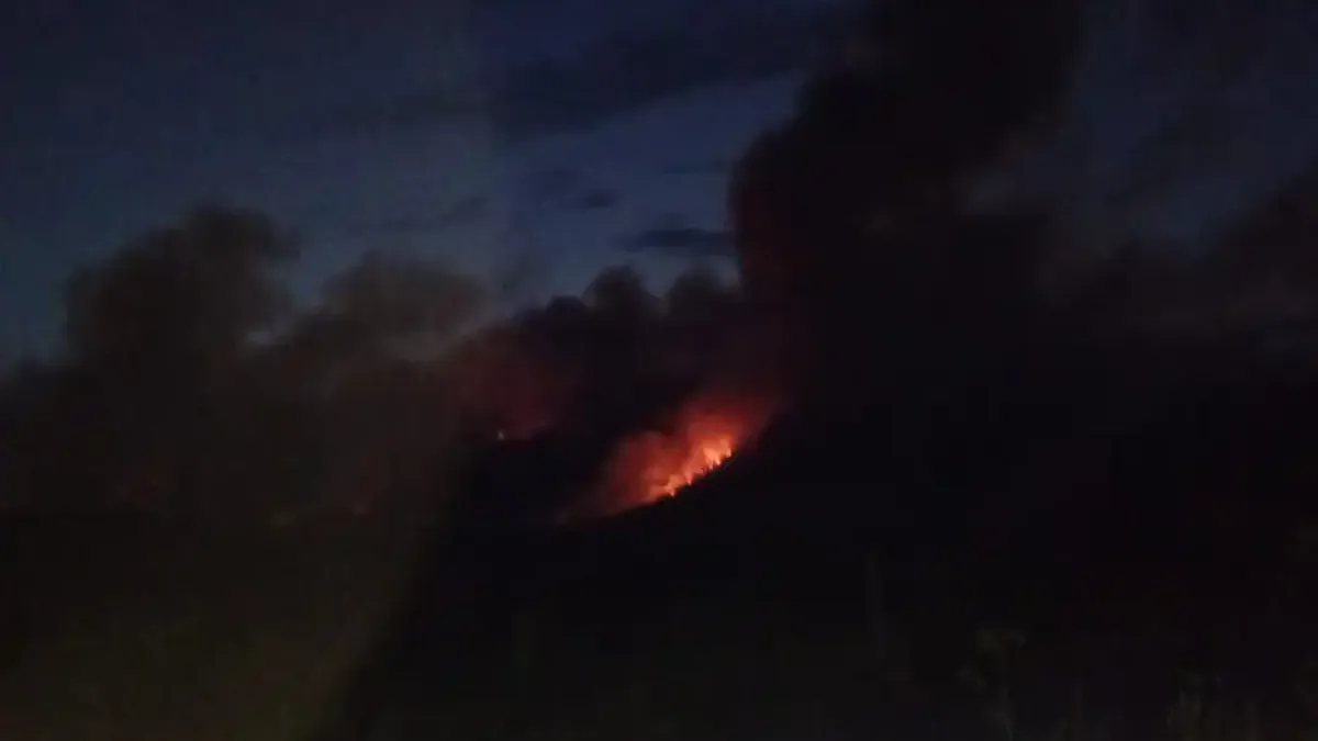 Извънредно в БЛИЦ! Става все по-страшно с пожара в Трънско