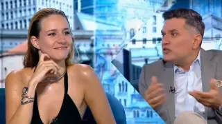 Резил: Мила Роберт се разчекна в ефира на БНТ, Любенов онемя Снимки 18+