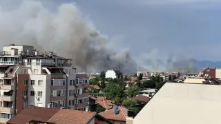 Първо в БЛИЦ! И София пламна, небето почерня Видео