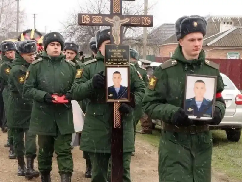 Трагедия на фронта: Руски тийнейджъри-войници загиват масово, първо ги бият - после на фронта