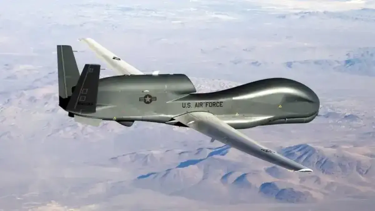 US разузнавателен дрон Global Hawk кръжи над Черно море