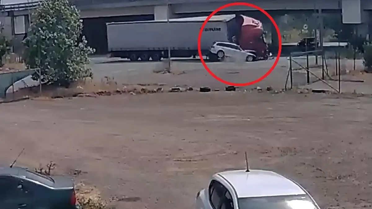 Сигнал до БЛИЦ! Зрелищна катастрофа на Северната тангента в София Видео