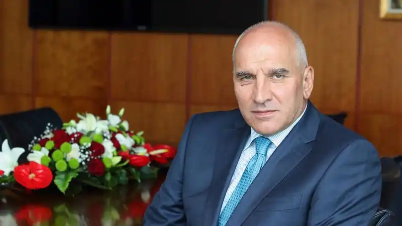 Ще ни удари ли гръцкият сценарий? Левон Хампарцумян разкри пред БЛИЦ истината за еврото в България!