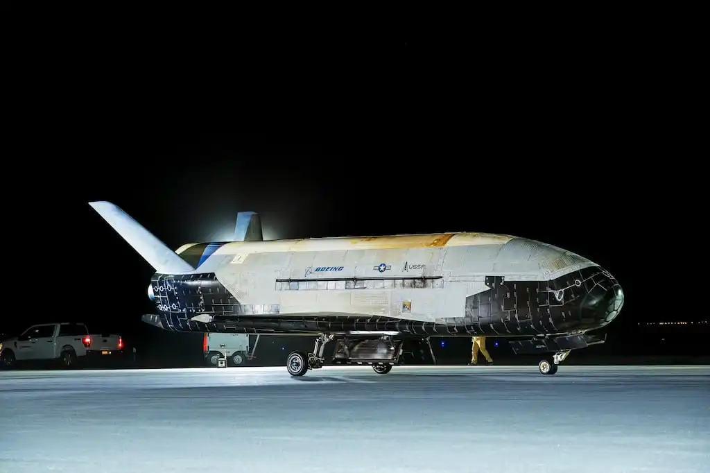 САЩ отново изпращат секретния космически самолет X-37B в космоса