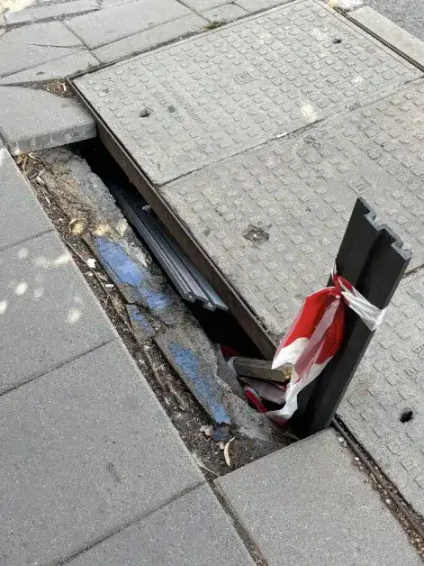 Яма чупи краката на минувачи в София Снимки