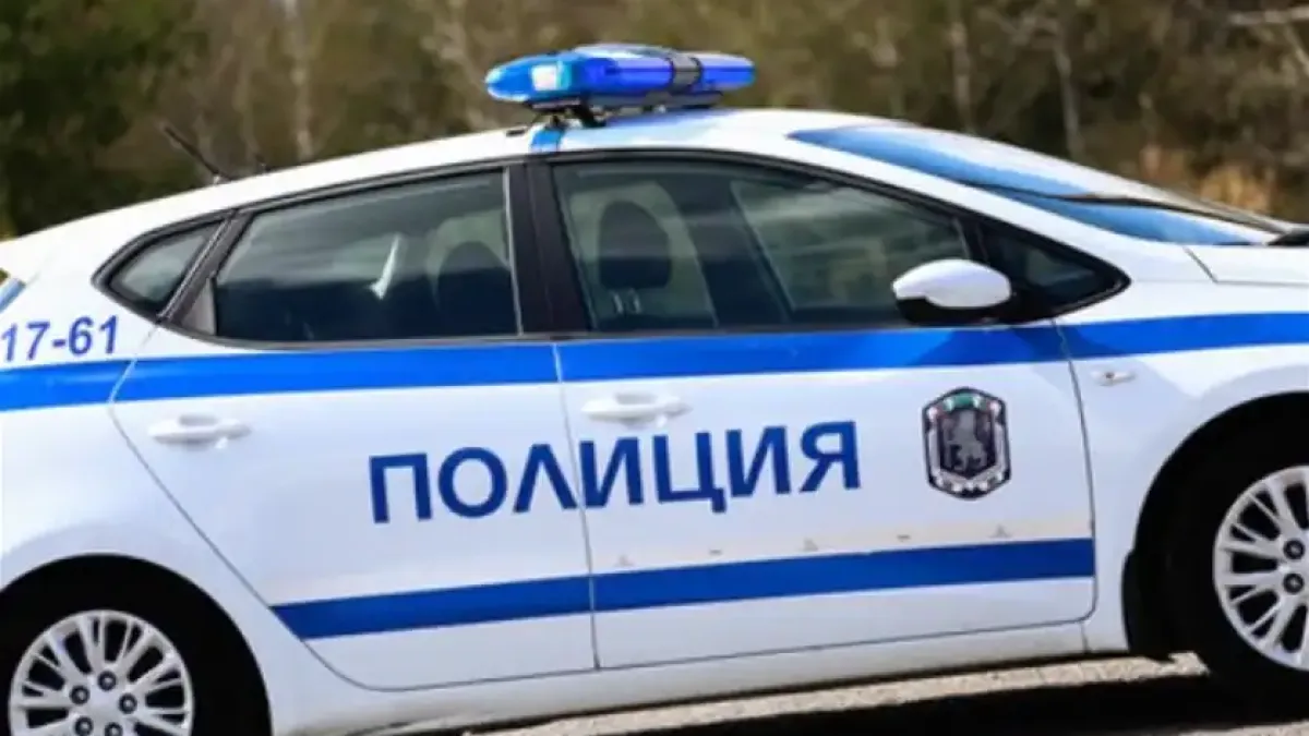 Срутил се е таванът в кметството в село Анево Снимка