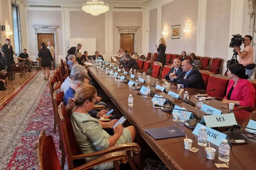 Здравната комисия отхвърли ветото на Радев за лимитите за болниците