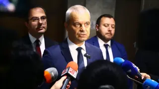 Нож в гърба на "Възраждане", 5 подписа не им стигат