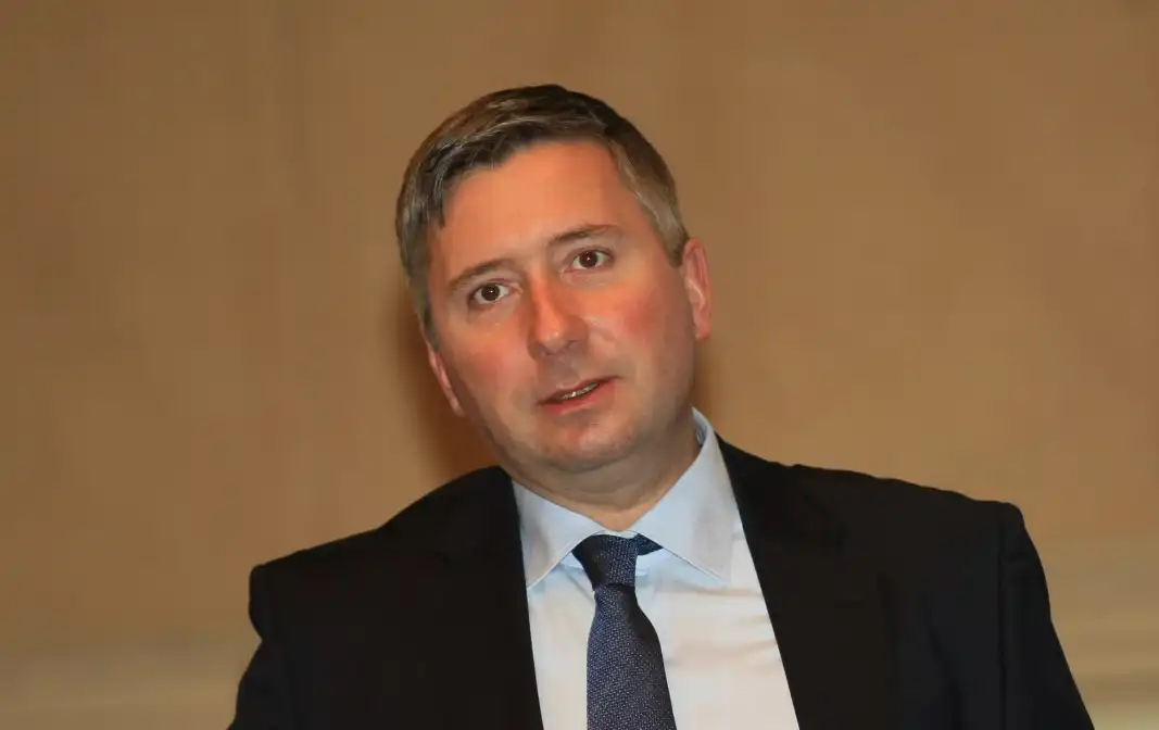 Социологически еквилибристики: как „Маркет линкс“ обслужи партиите на олигархията