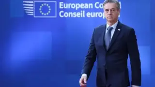 Това е първата европейска държава, която наложи оръжейно ембарго на Израел
