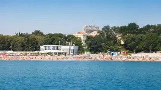 Защо ми е да ходя на море в Гърция, като тук шезлонгът е левче, а храната – много по-качествена
