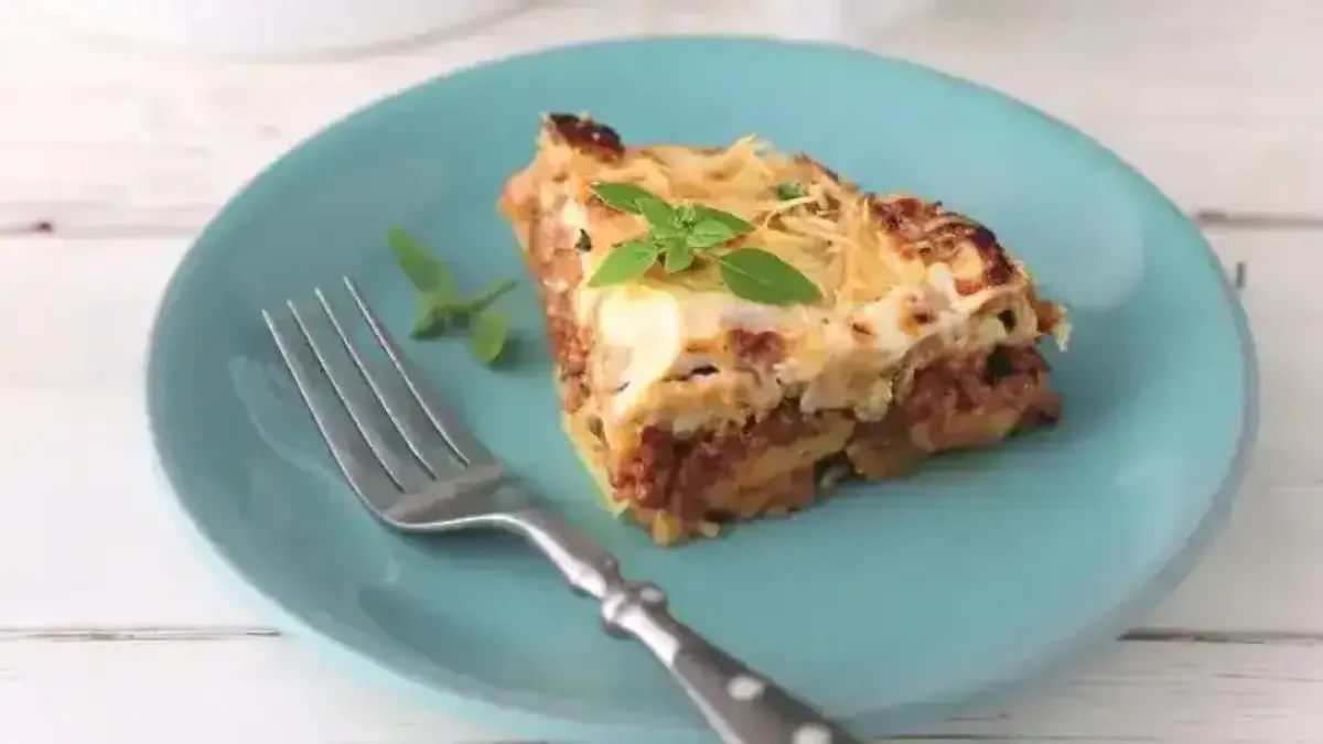 Невероятно вкусна гръцка мусака, която ще ви пренесе на брега на Егейско море!