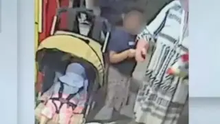 Арестуваната алжирка проговори: Ето как е умряло детето на плажа в Атина